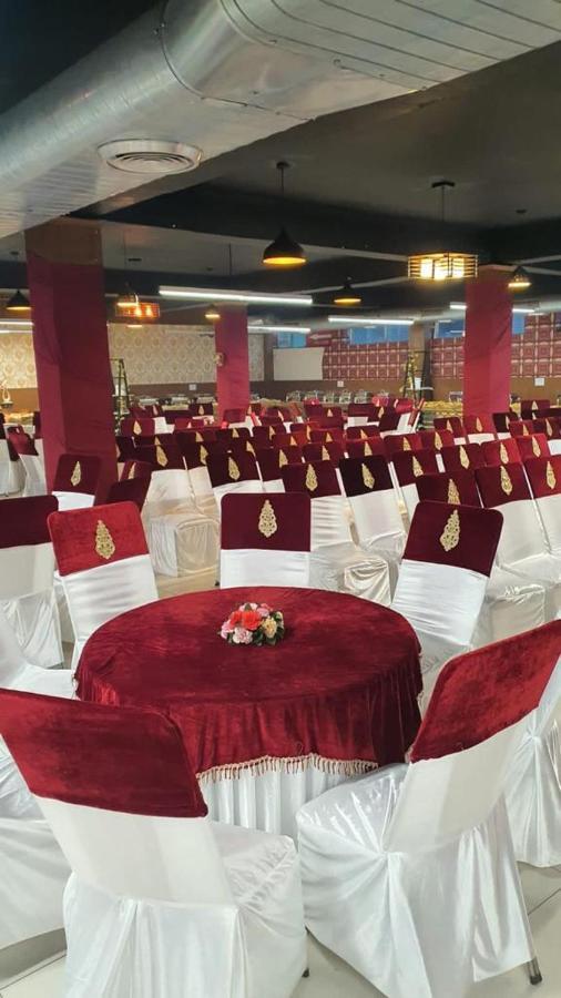 Jb Residency Zirakpur !! Top Rated & Most Awarded Property In Zirakpur Hotell Exteriör bild