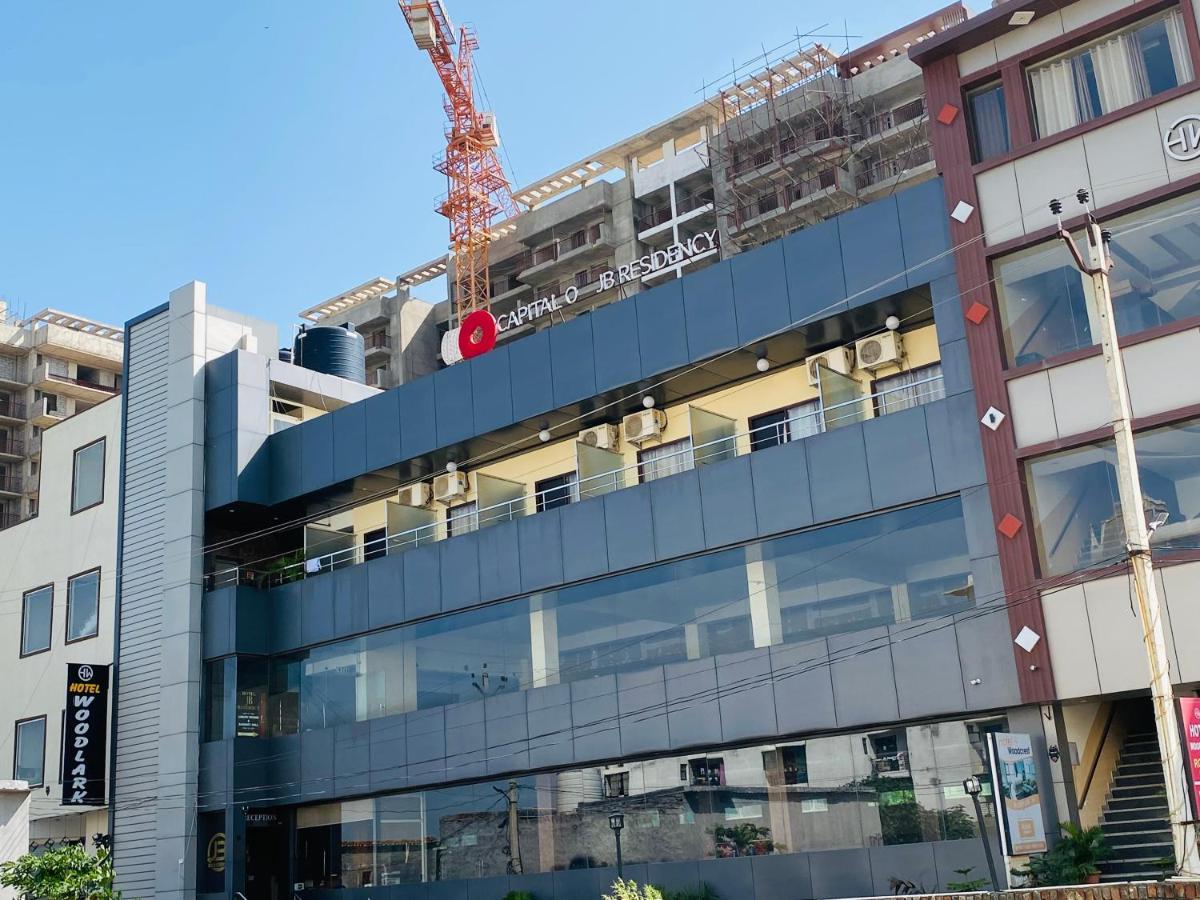 Jb Residency Zirakpur !! Top Rated & Most Awarded Property In Zirakpur Hotell Exteriör bild