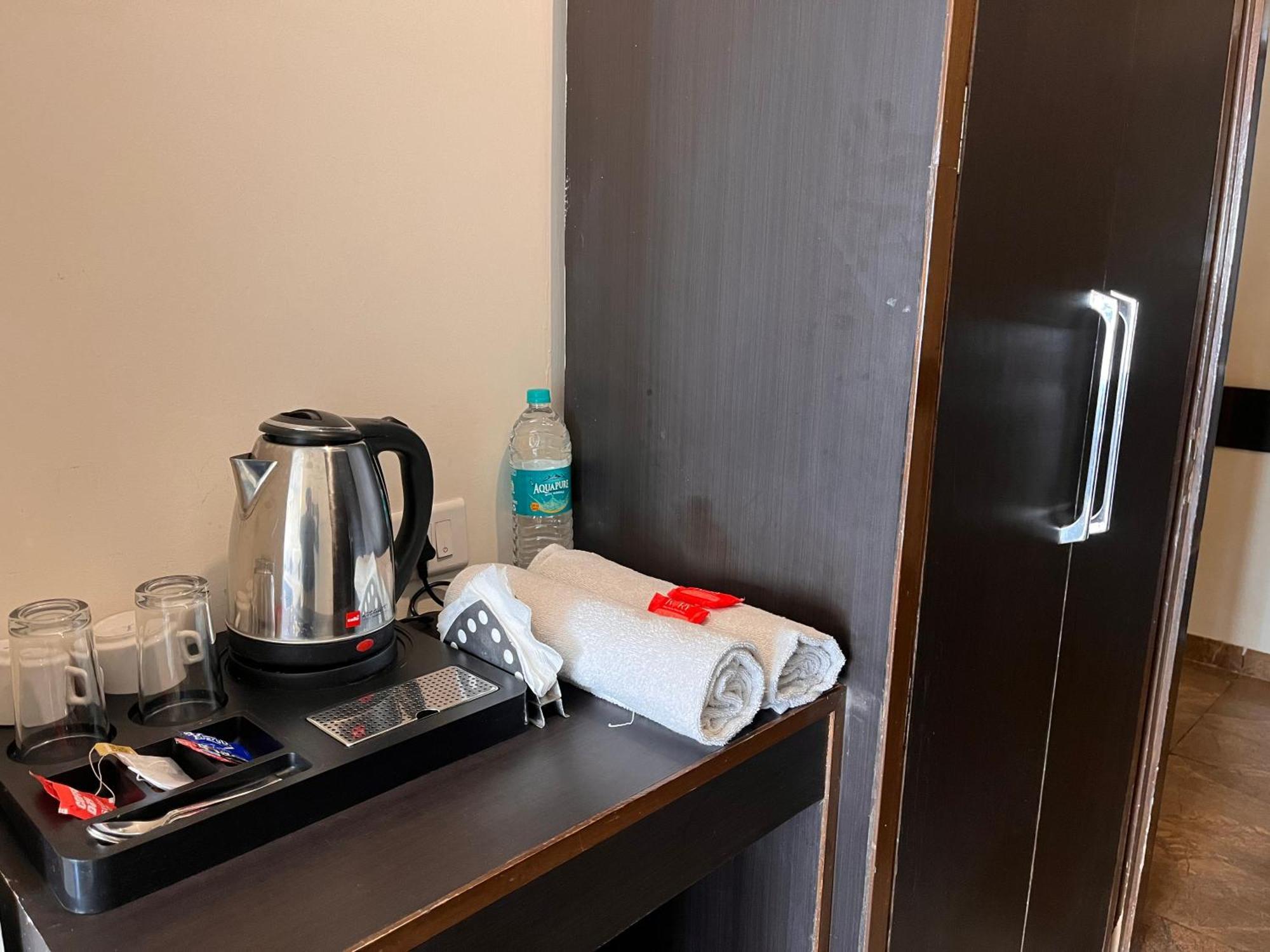 Jb Residency Zirakpur !! Top Rated & Most Awarded Property In Zirakpur Hotell Exteriör bild