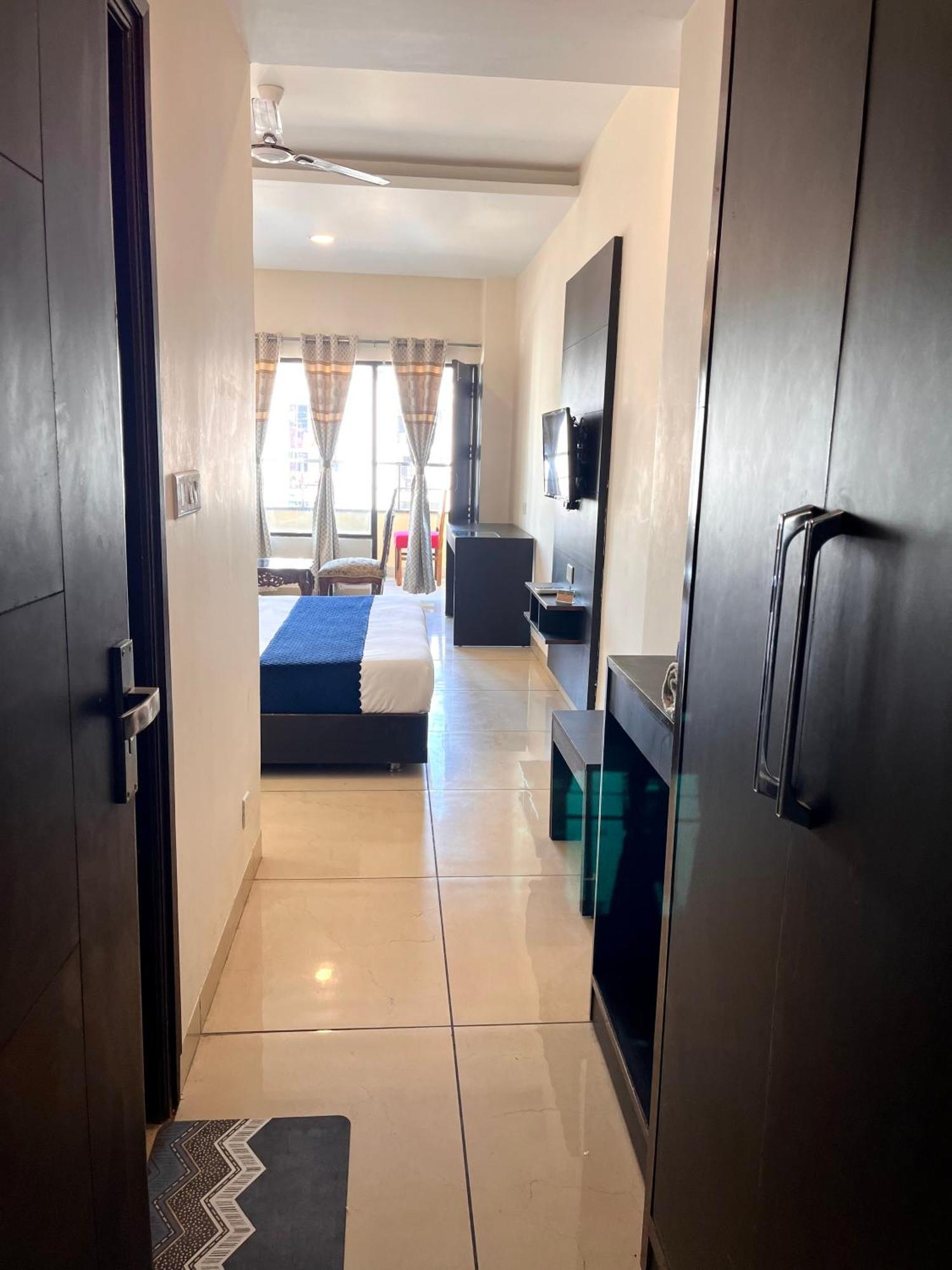 Jb Residency Zirakpur !! Top Rated & Most Awarded Property In Zirakpur Hotell Exteriör bild