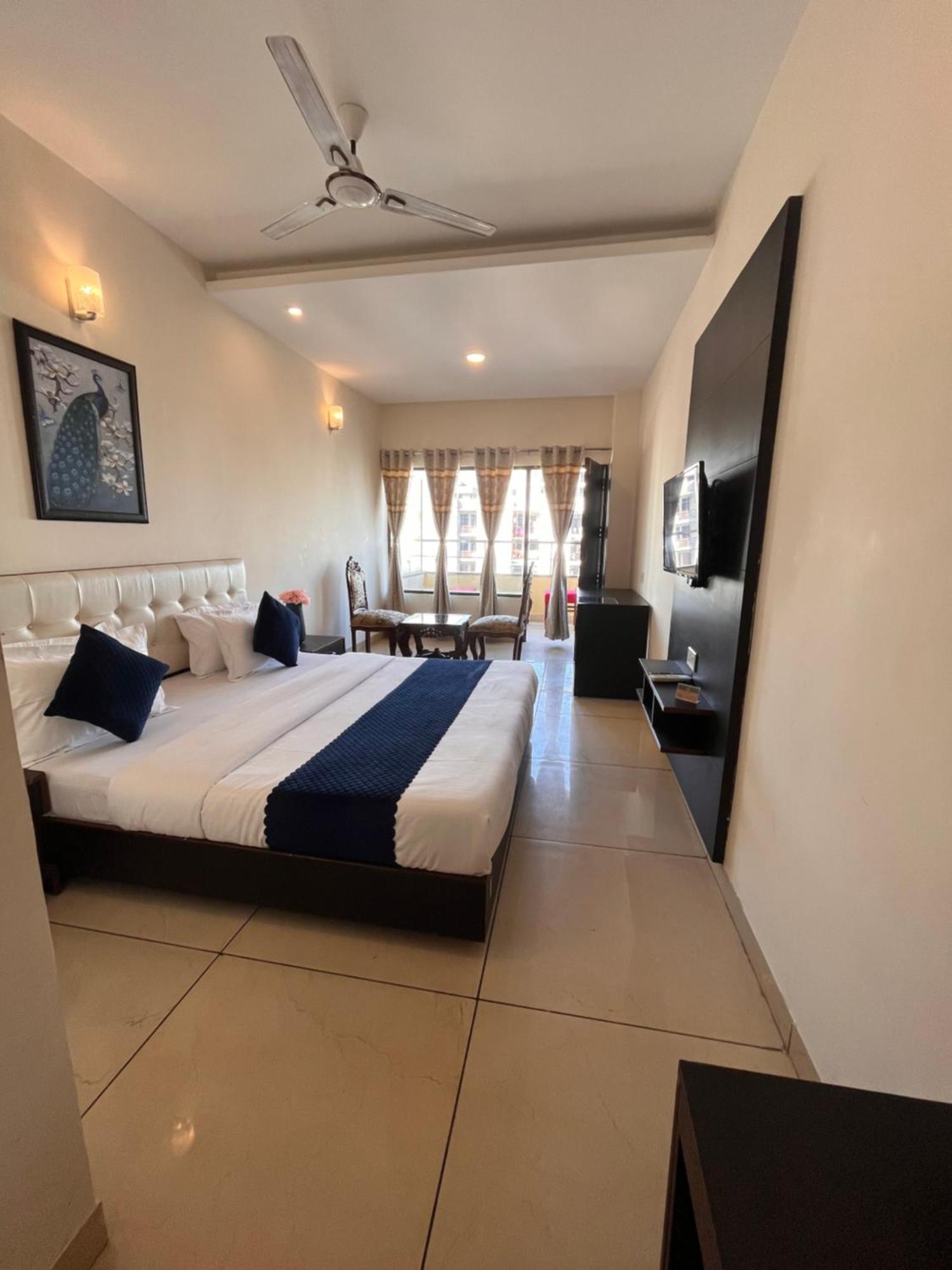 Jb Residency Zirakpur !! Top Rated & Most Awarded Property In Zirakpur Hotell Exteriör bild