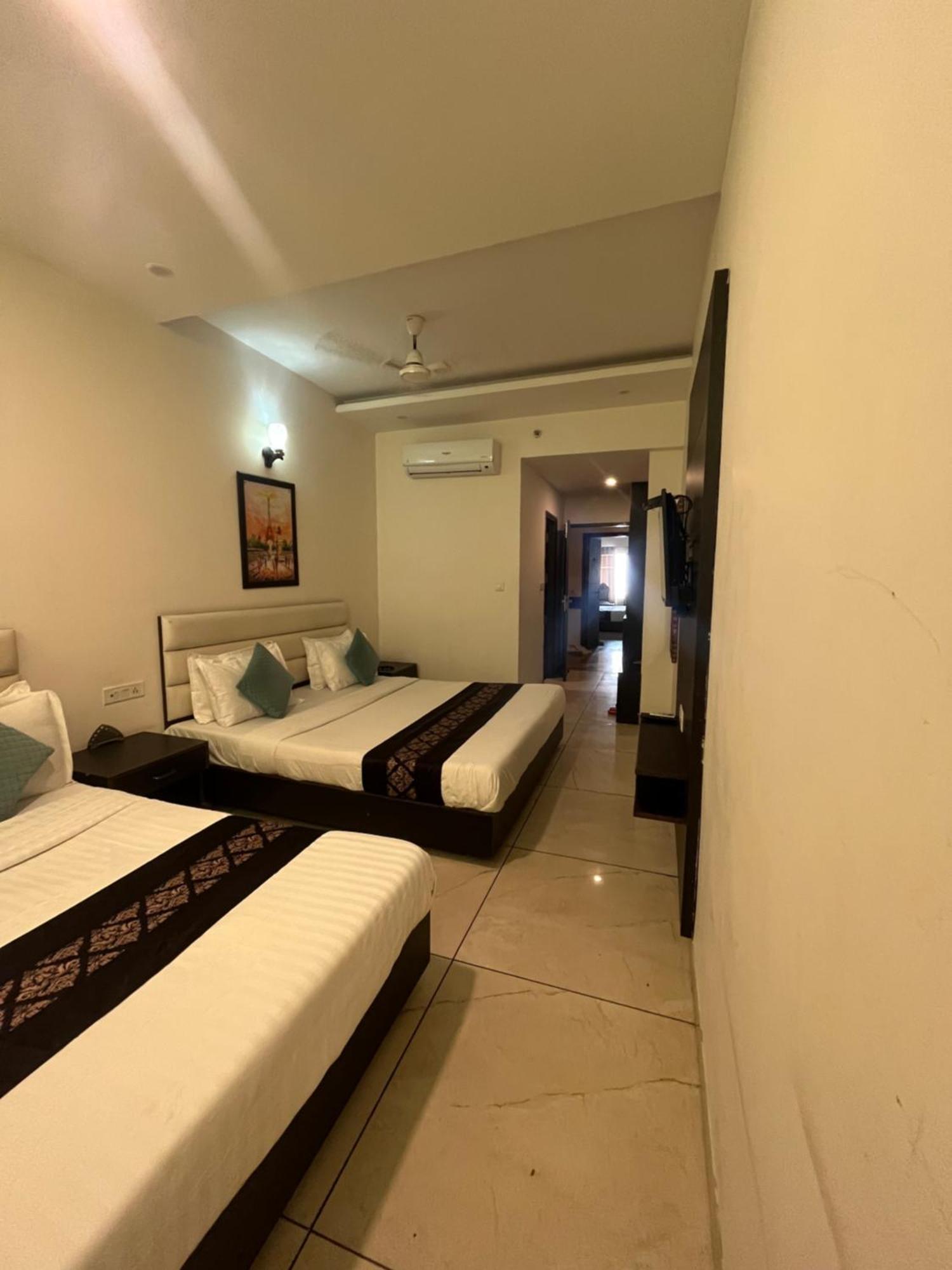 Jb Residency Zirakpur !! Top Rated & Most Awarded Property In Zirakpur Hotell Exteriör bild